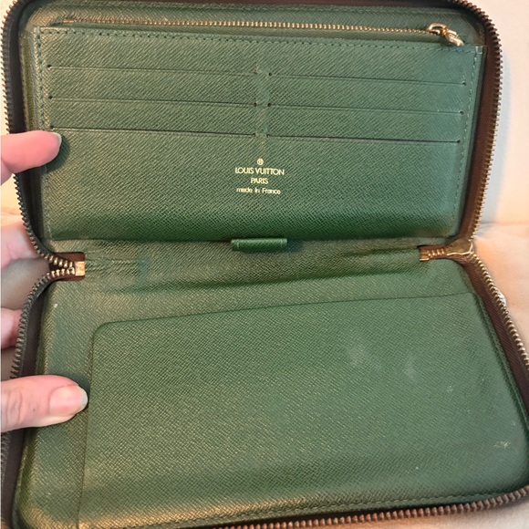 Louis Vuitton Limited Edition ‘Groom’ Green & Brown Monogram Zippy Organizer - Picture 10 of 16